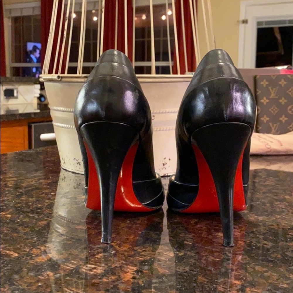 AUTH LOUBOUTIN black leather Armadillo Heels 8/39